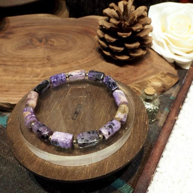 สร้อยข้อมือหิน