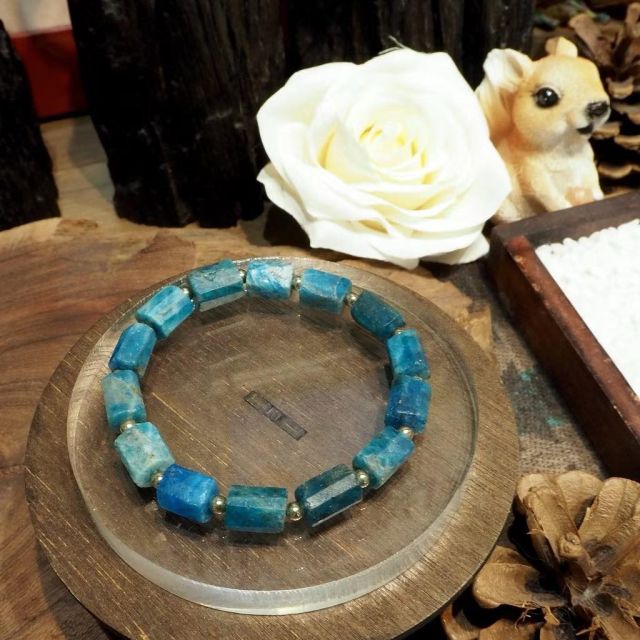 สร้อยข้อมือหิน