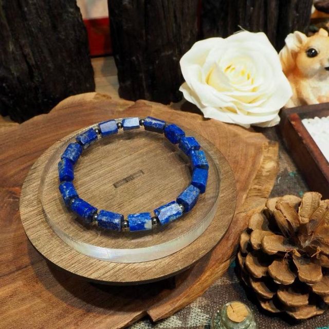 สร้อยข้อมือหิน